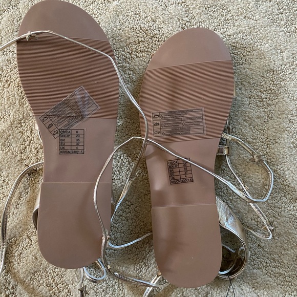 Star Tie Up Sandals - Picture 3 of 6